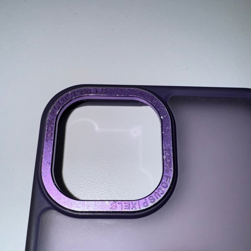 Mag safe case good condition with a few small scratches on the back